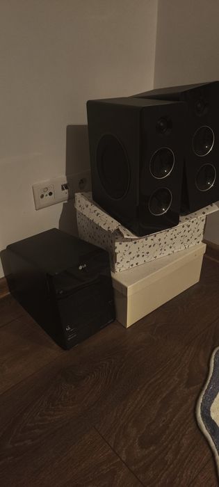 Wieża LG model CM2760