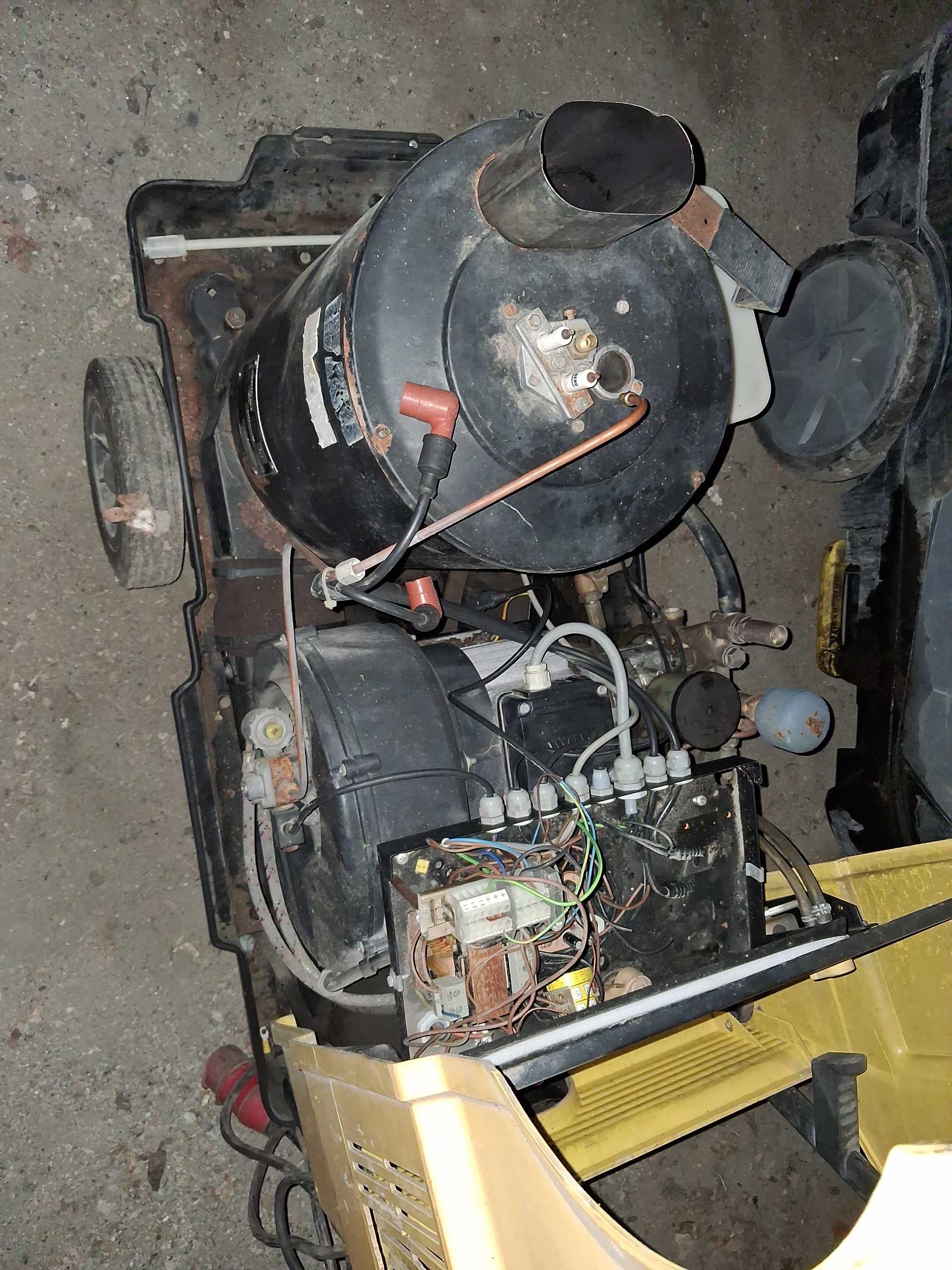 Myjka ciśnieniowa Karcher Hds 690 na ciepłą wodę