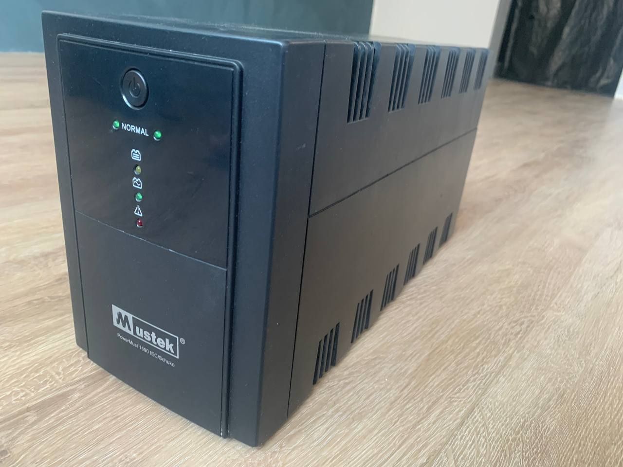 ИБП Mustek PowerMust 1590 Line Int IEC/Schuko