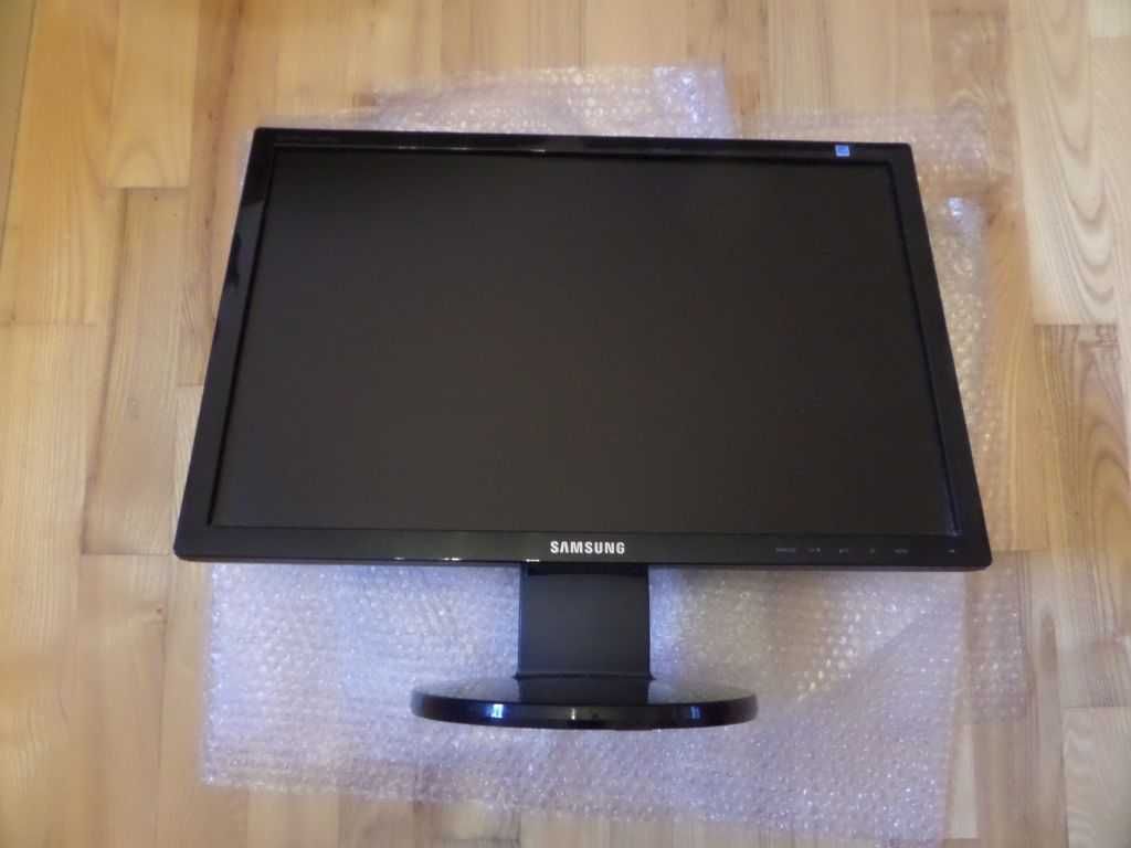 Monitor panoramiczny Samsung 2243LNX