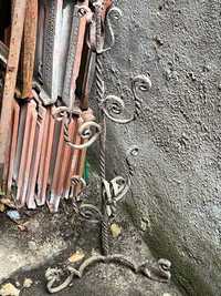 Aplicação em ferro forjado muito antiga (cabide)