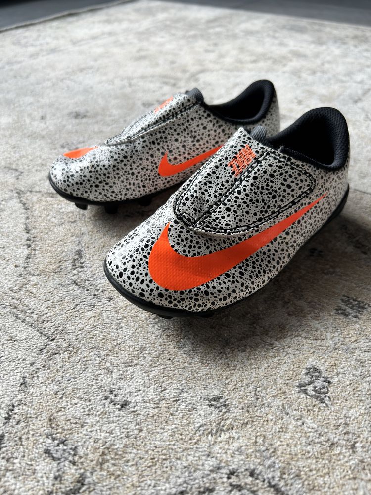 NIKE 28 korki lanki halówki