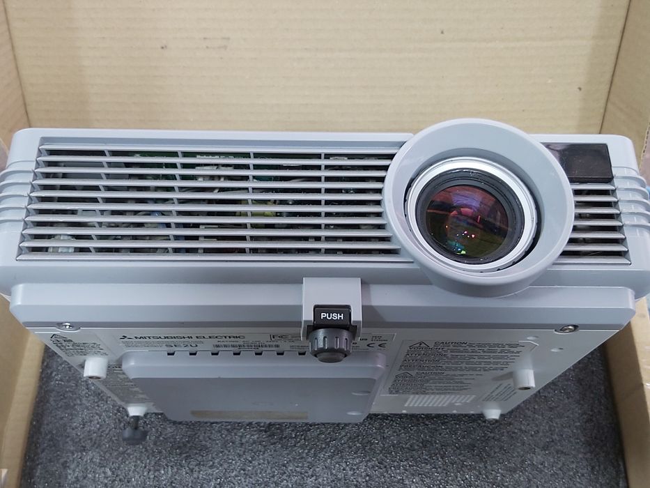 Проектор Mitsubishi SE2U