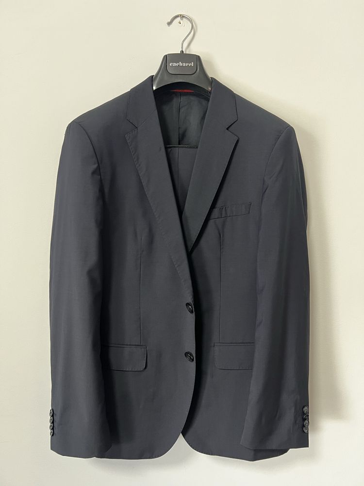 Костюм HUGO BOSS, размер 46 (S-M)