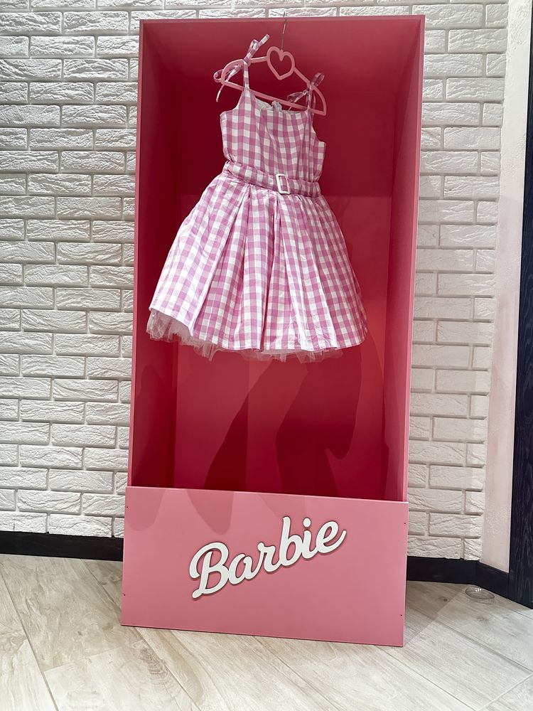 Фотозона , коробка Barbie, Барбі
