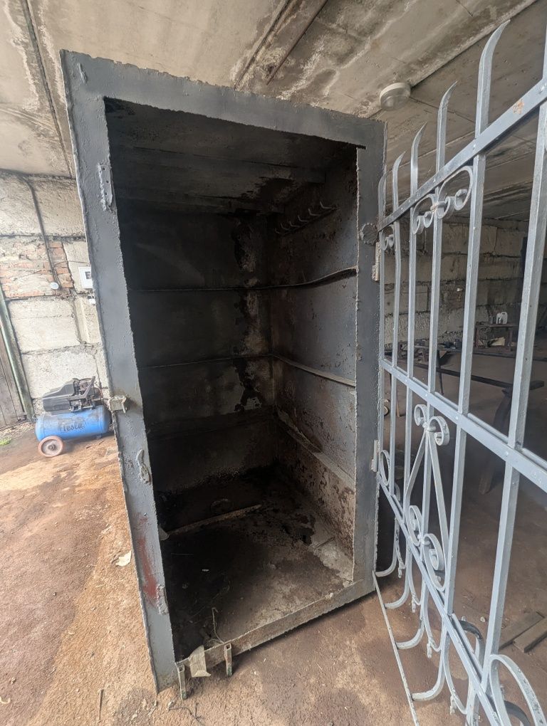 Металевий бокс. Будка для інструменту.