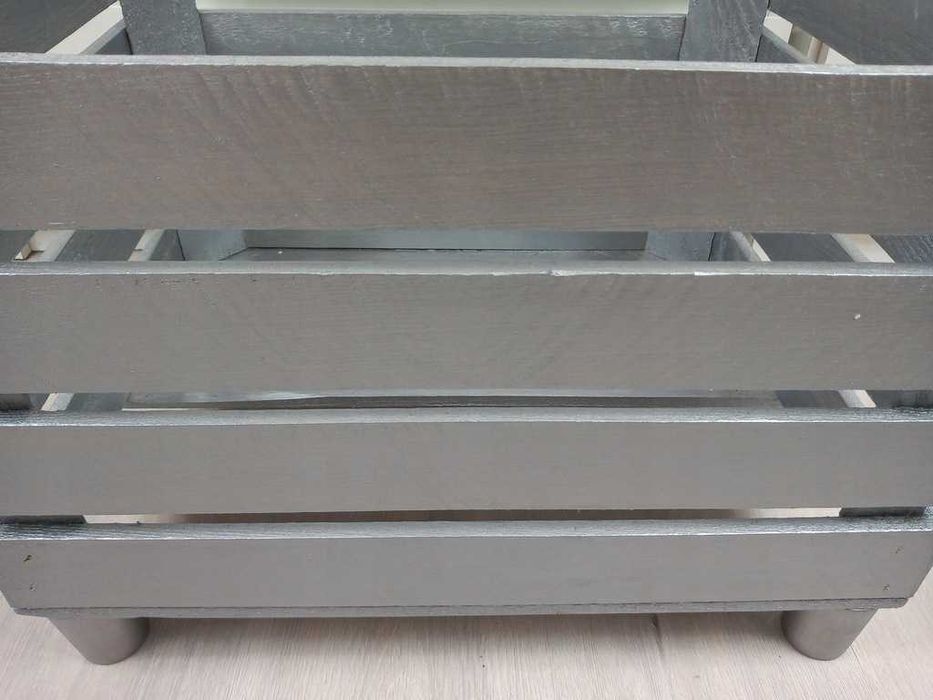 Skrzynka drewniana srebrna dekoracyjna na nóżkach dom salon