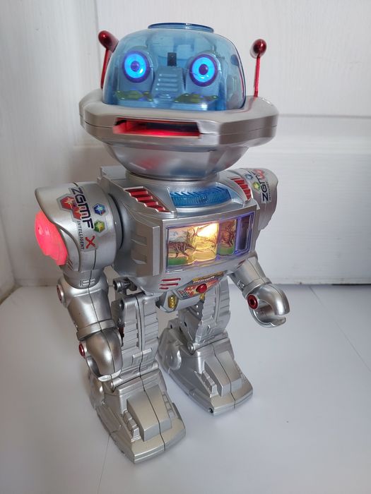 Робот на пульте управления