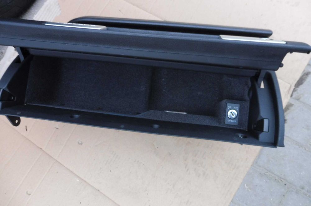 Schowek pasażera czarny QUATTRO - AUDI TT 8N europa