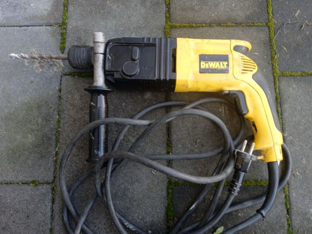 Młotowiertarka Dewalt D25003