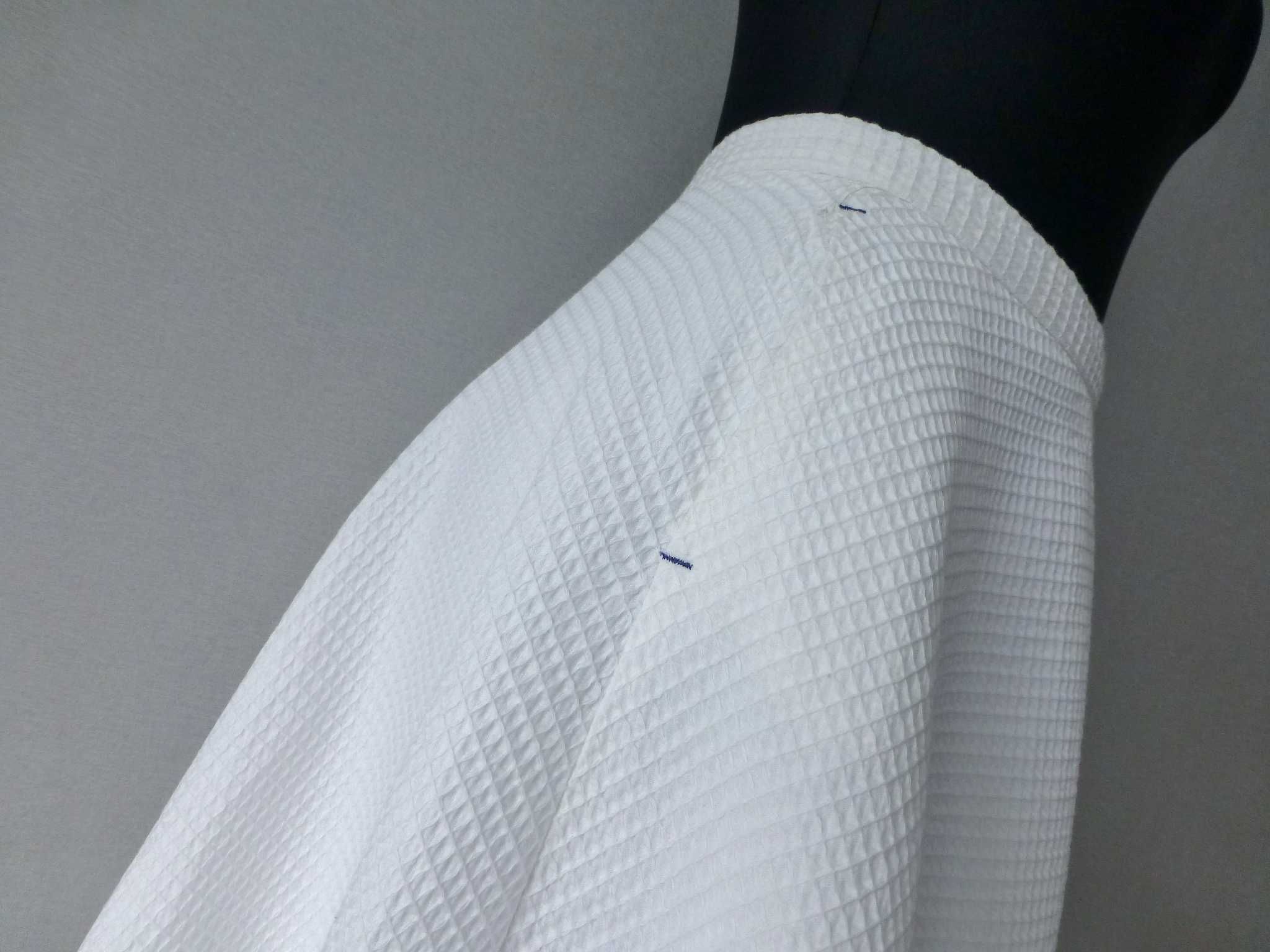 Zara biała rozkloszowana spódnica z kieszeniami S