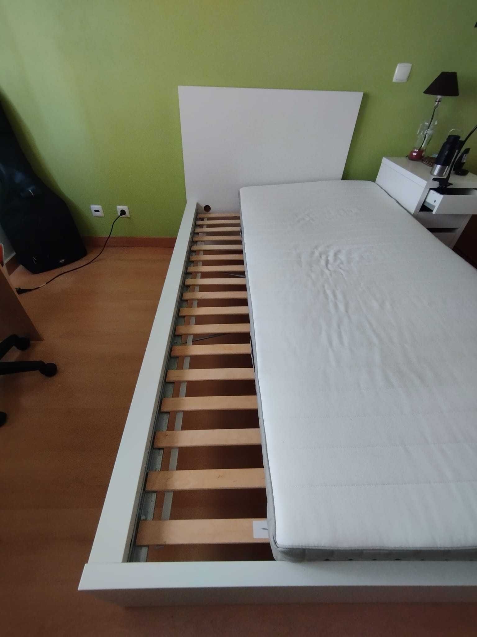 Cama completa Ikea sem marcas de utilização.