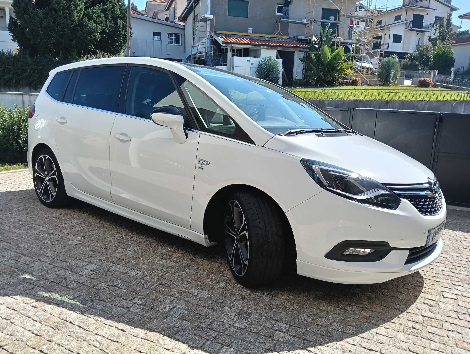 Opel Zafira 2.0 CDTi OPC Line – 7 Lugares com Luxo e Desempenho!