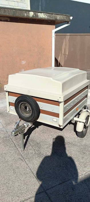 Vendo atrelado fechado