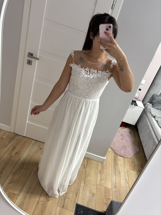 Suknia ślubna z rozcięciem