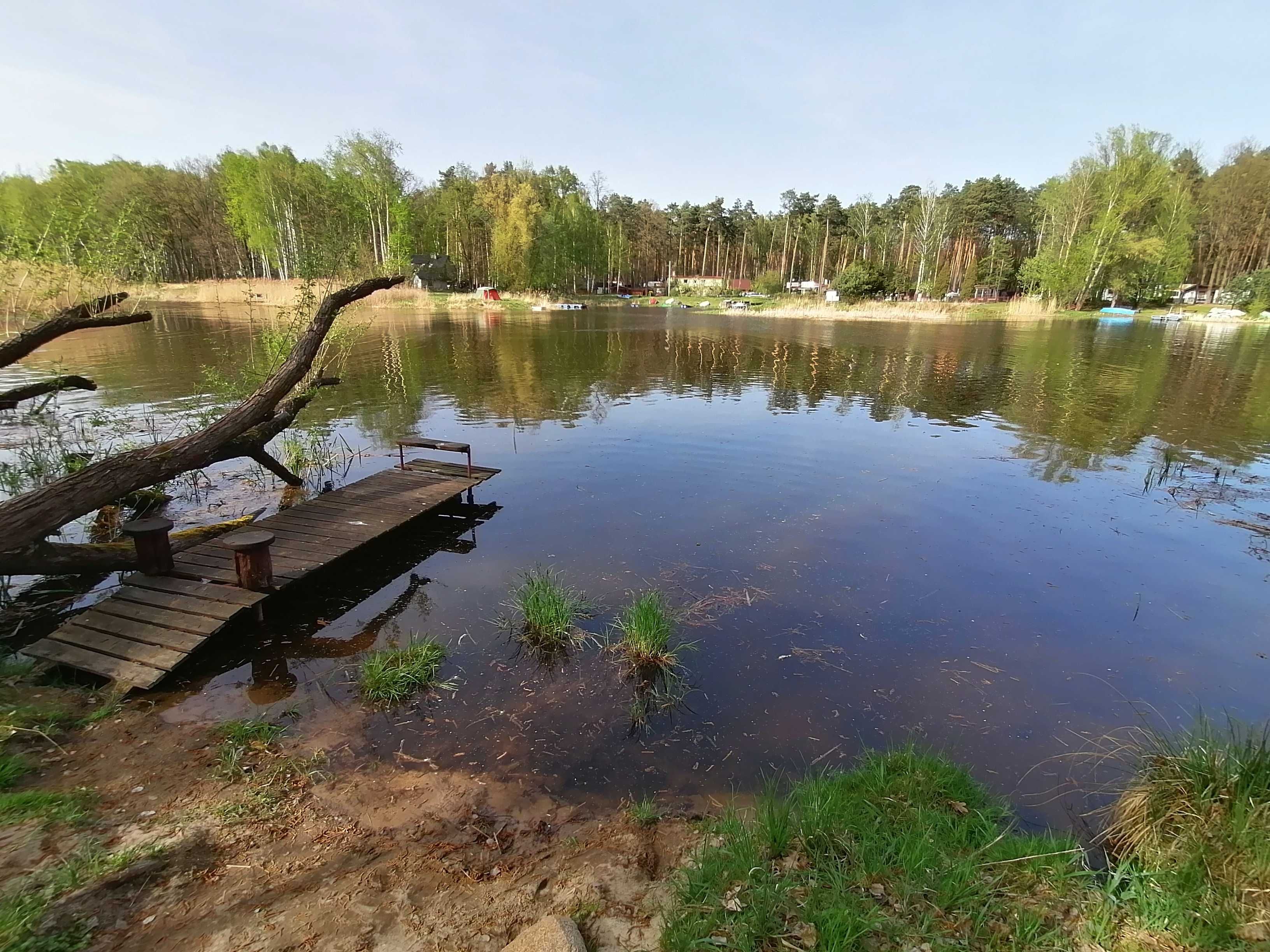 Domek Milena w Turawie z linią brzegową.