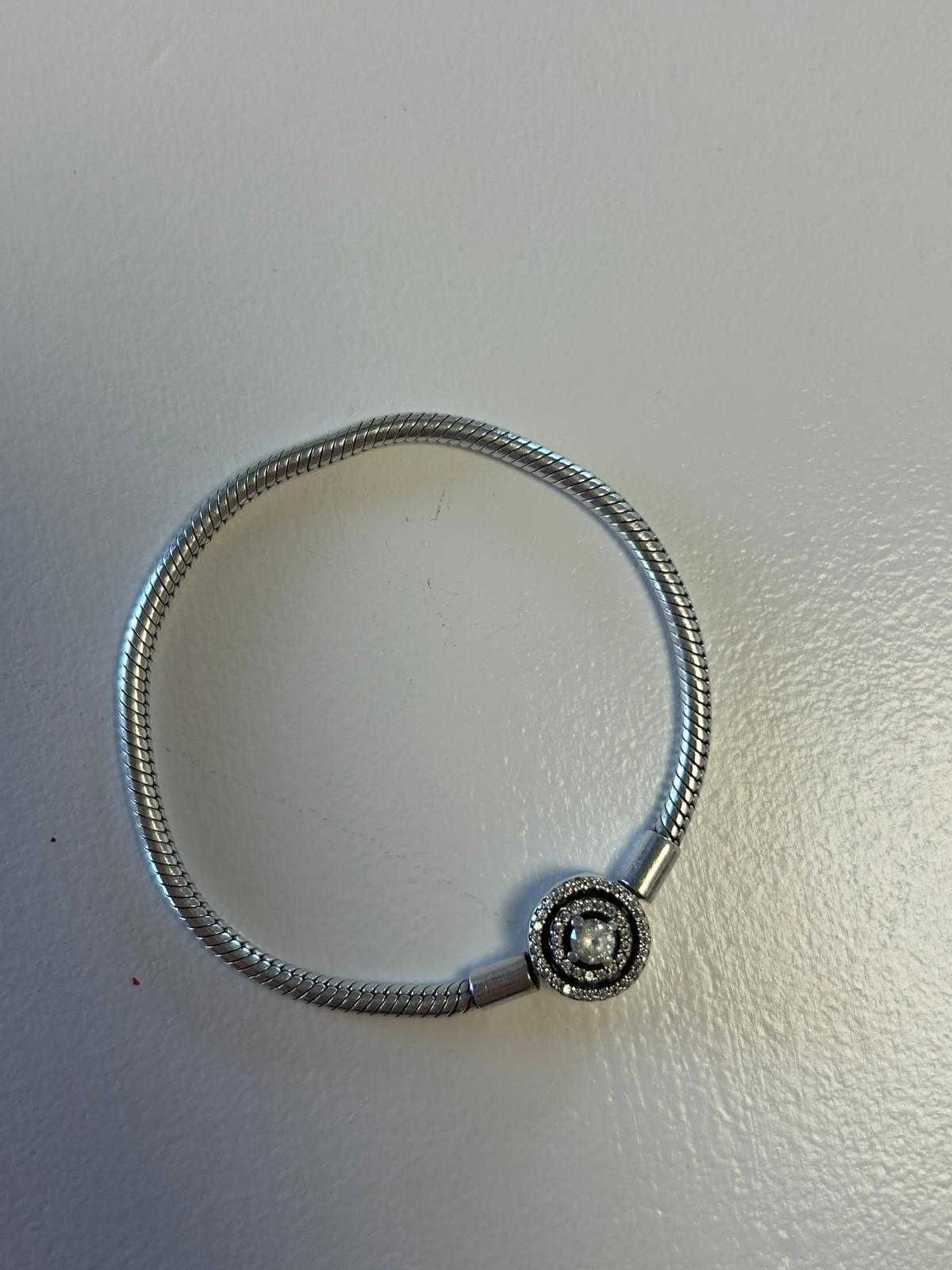 Pulseira Pandora como nova