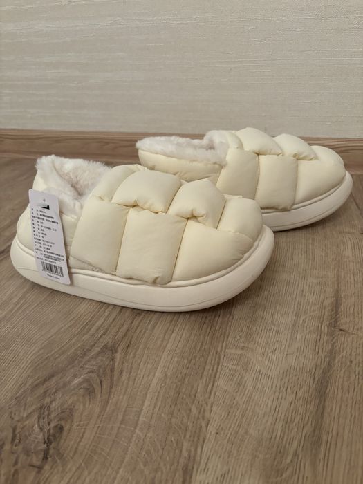 Слипы, мокасины, угги