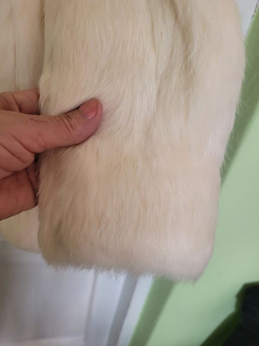 Białe futerko z USA Korea jak nowe