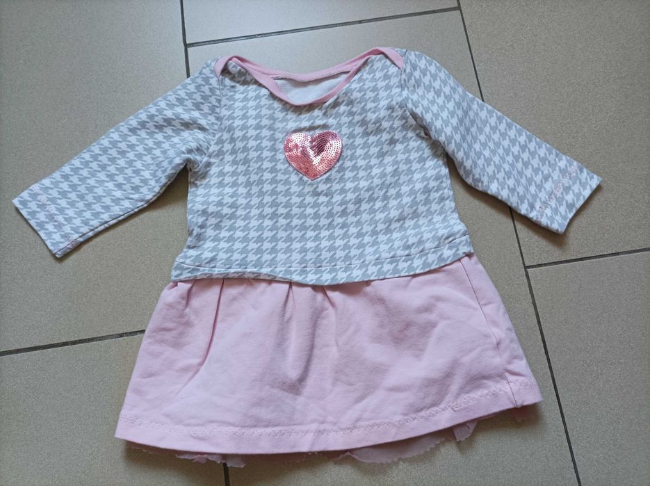Sukienka dziecięca z cekinowym serduszkiem, roz. 74 - handmade