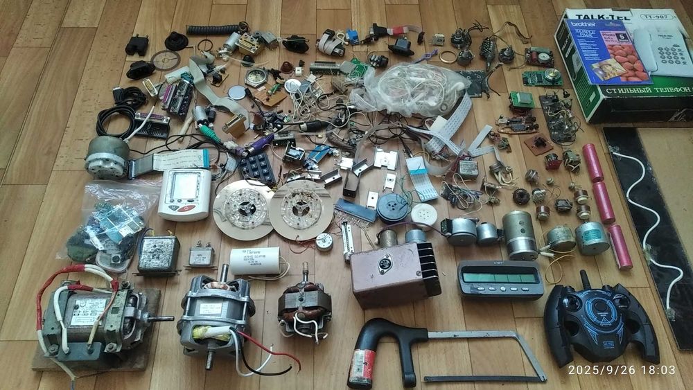 Лот Різної Електроніки. Електродвигуни 220V і до 12V.