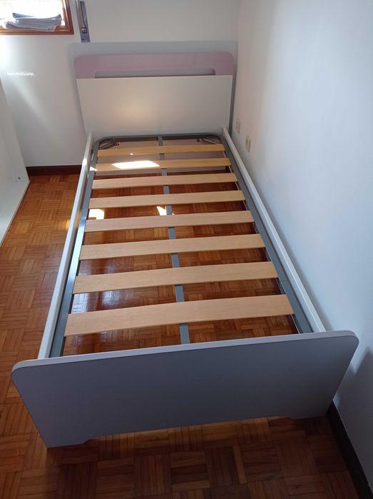 Cama + gavetão + estrado + mesinha cabeceira + Colchão Viscoelástico