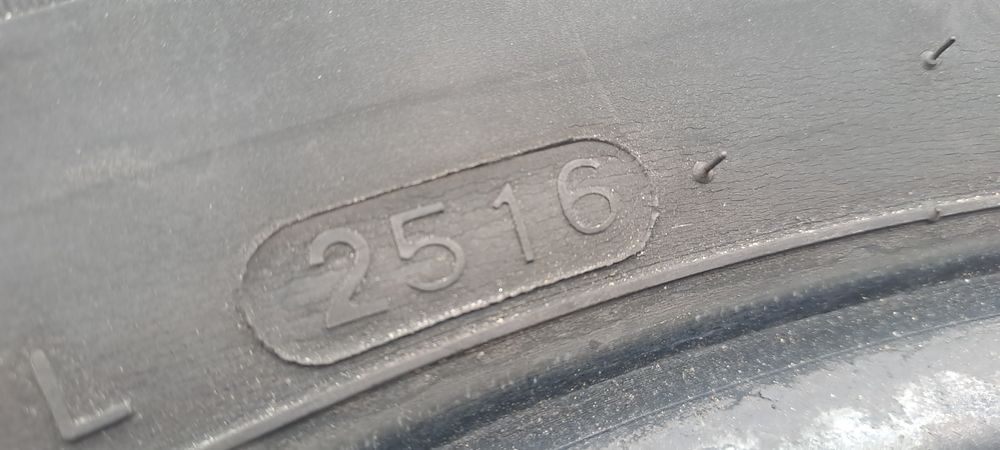 Opony Zimowe Laufenn 215/70/16