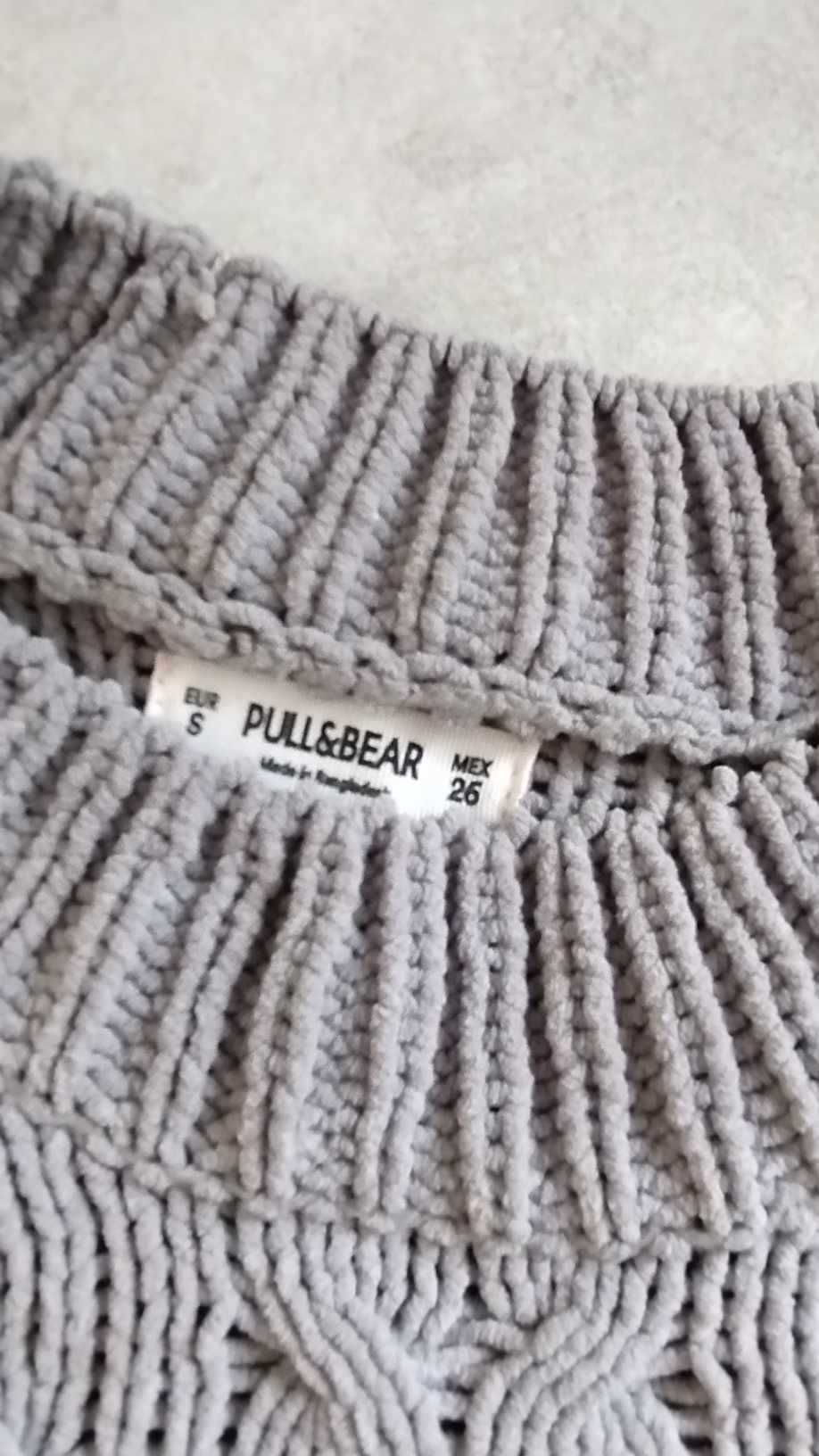 Milutki szary sweter z Pull & Bear rozm. S