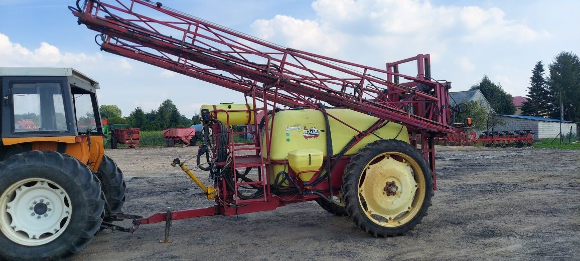 Opryskiwacz ciągany Hardi 2500 L 24 -21 Berthoud