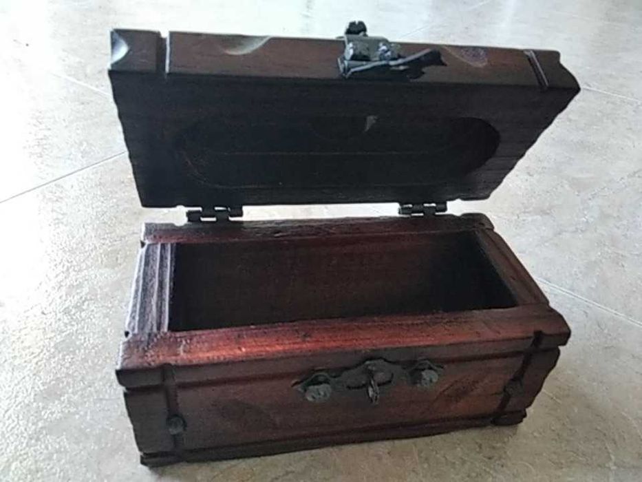 Baú mealheiro madeira