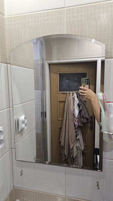 Za darmo Toaleta WC, umywalka, prysznic, lustro