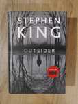 Outsider Stephen King stan idealny