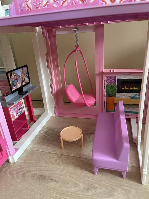 Domek dla lalek Barbie piętrowy z windą