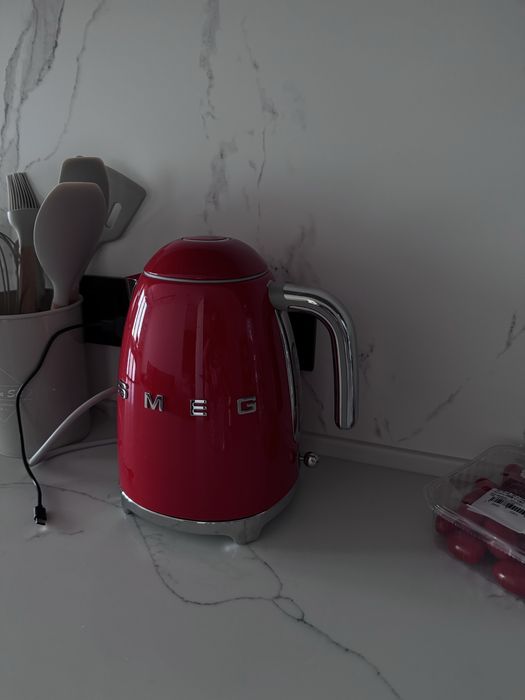 Прдам чайник SMEG