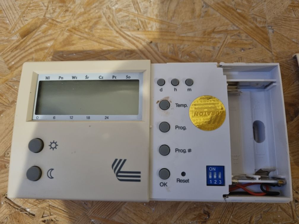 Programowalny regulator temperatury AURATON 2005