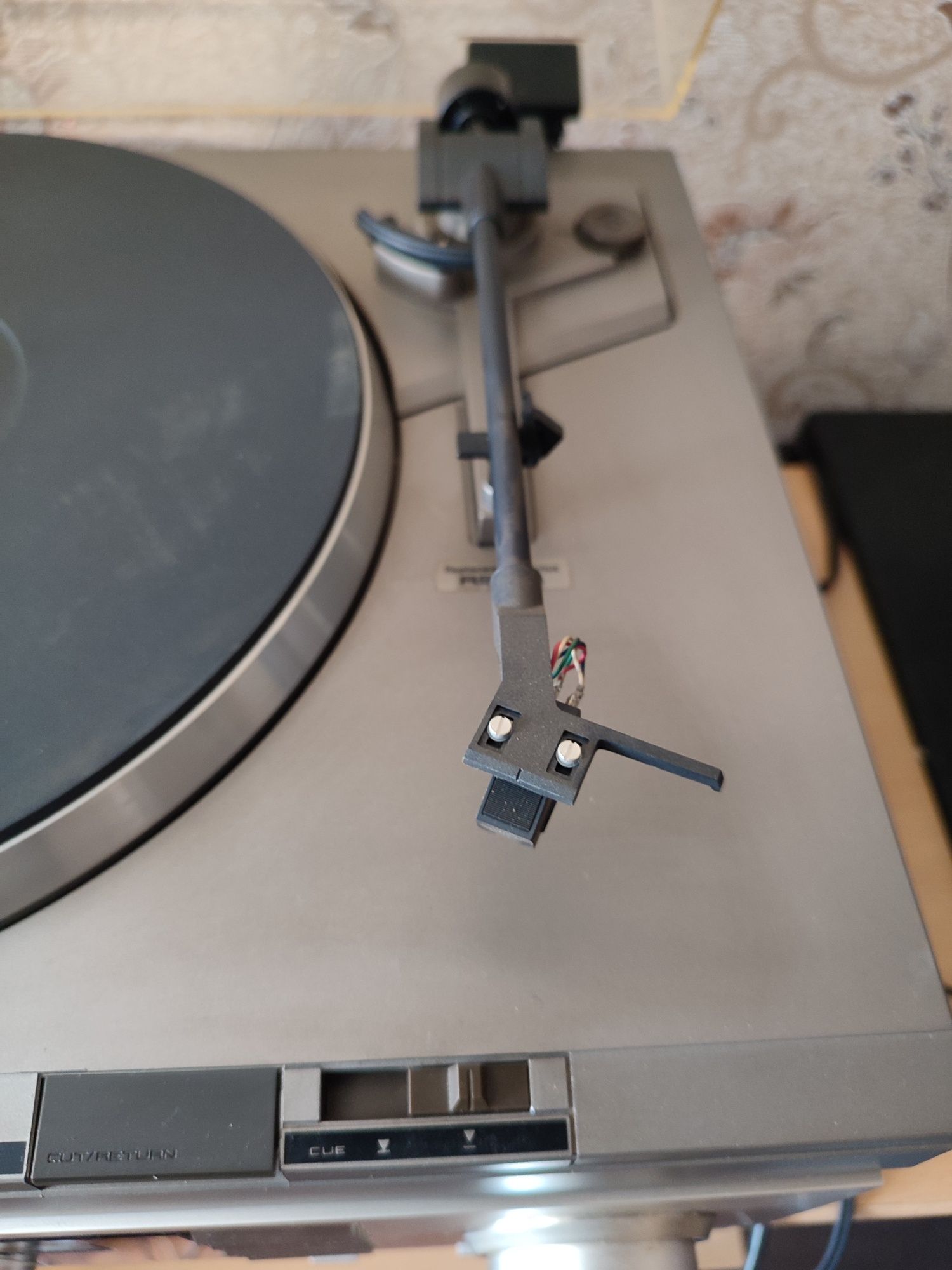 Проигрыватель винила akai АР-D2