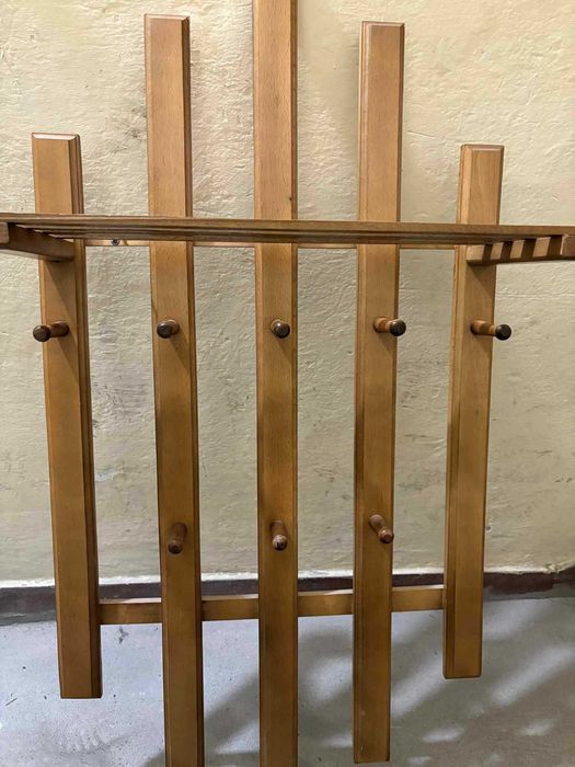 Wieszak na ścianę z półką