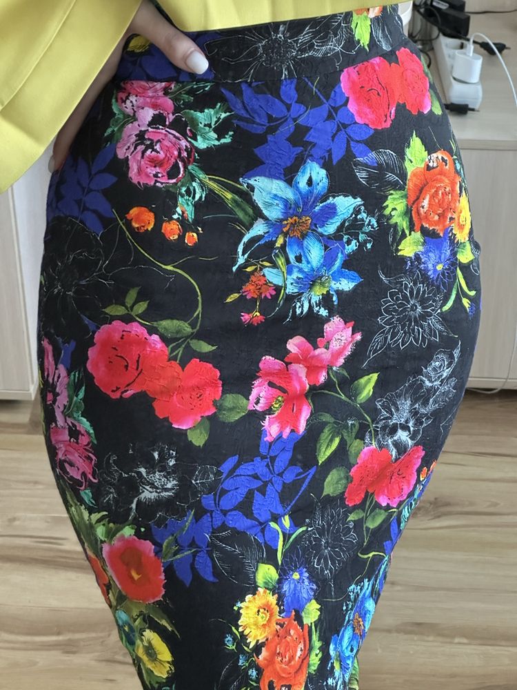 Спідниця в стилі dolce & gabbana карандаш міді в квіти
