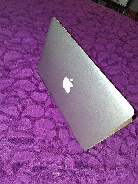 Portátil Apple versão 10.15.7 Macbook Air