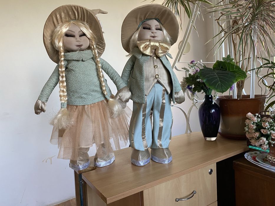 Куклы,пара.жесткий каркас,наполнение  синтапон,высрта 70 сантиметров.