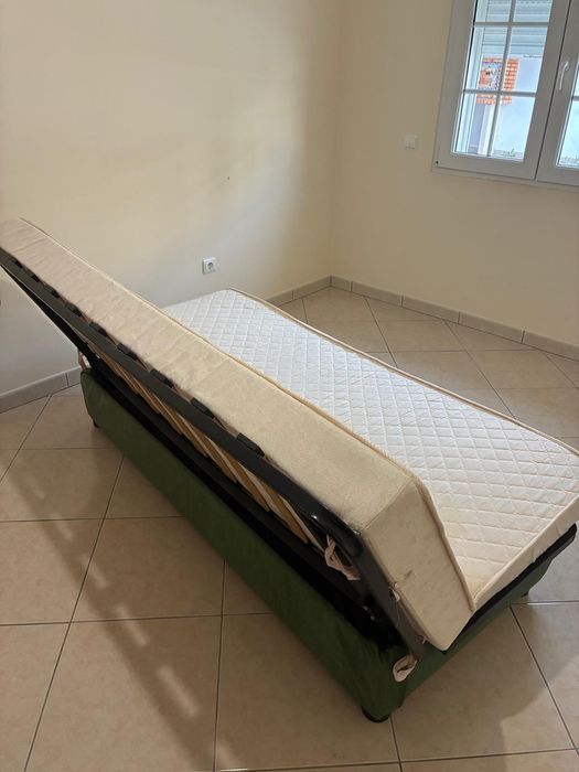 Cama dobrável com colchão