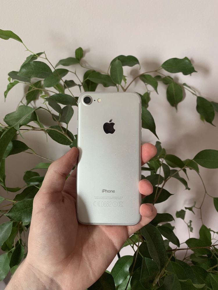 Apple iPhone 7 на 32 Gb (Silver) Айфон 7