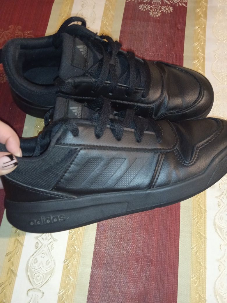 Кожаные кроссовки Adidas оригинал