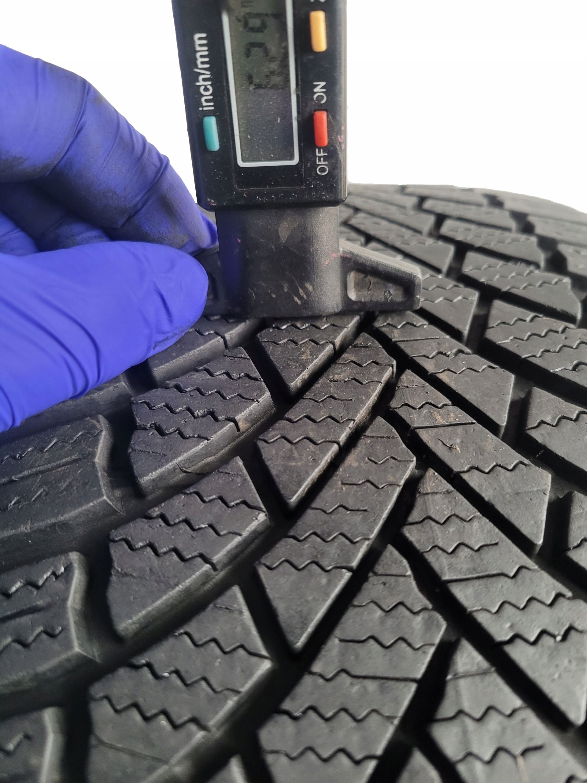 2x bridgestone blizzak LM005 215/60 R16 99H 6.65mm 6.29mm