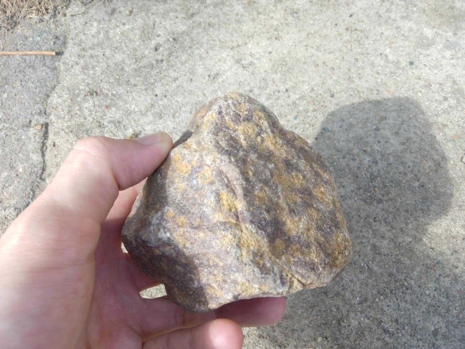 Kamień ozdobny krzemień minerał czert wiedźmi kamień wiedźmy talizman