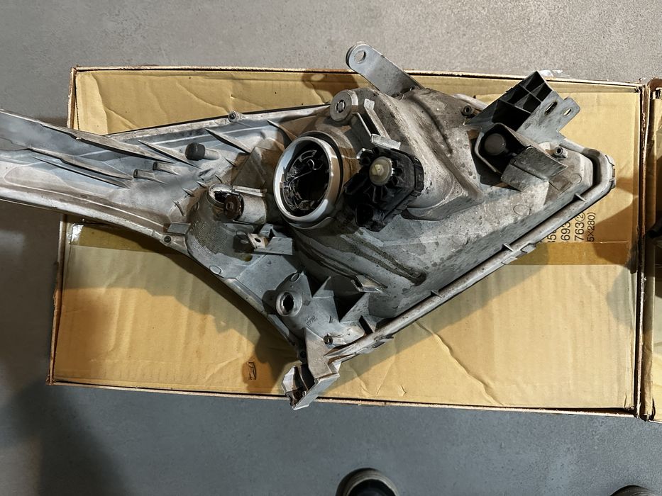 Lampy przednie Toyota Land Cruiser 120  rocznik 2007 rok
