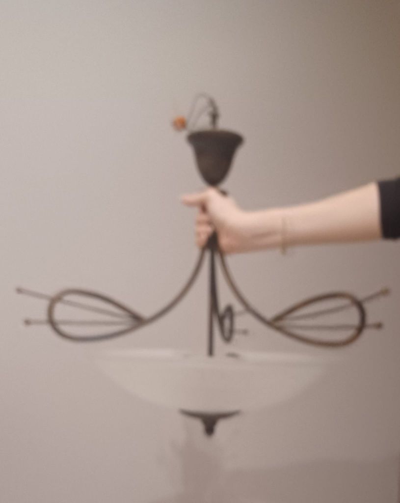 Lampa wisząca,  klosz z mlecznego szkła