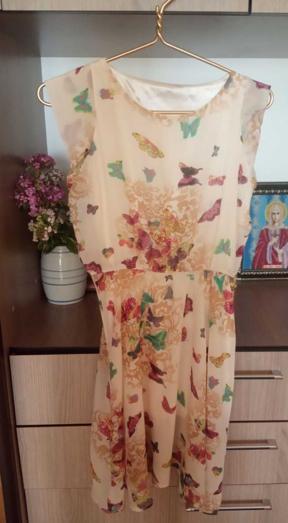 Літнє плаття з метеликами
