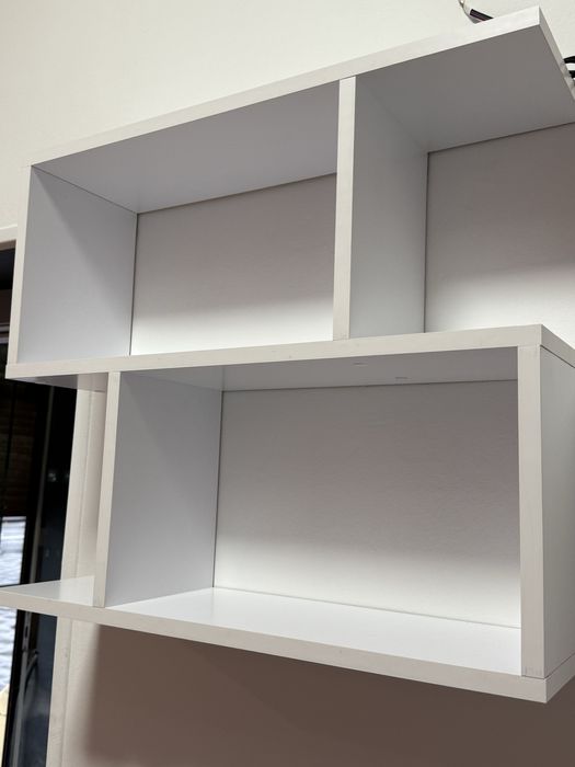 Поличка для книг