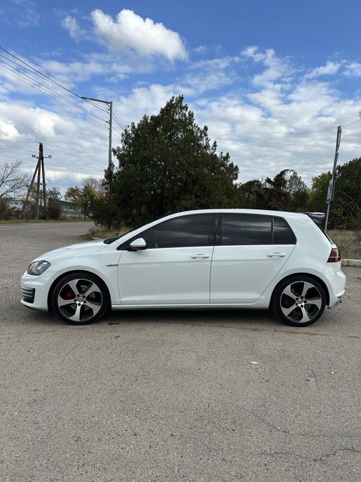 Volkswagen Golf GTI 7